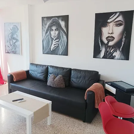 Apartment Mit Schoener Aussicht Und Terasse